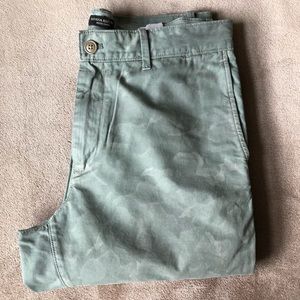 Banana Republic Aiden Chino 33 x 32 camo
